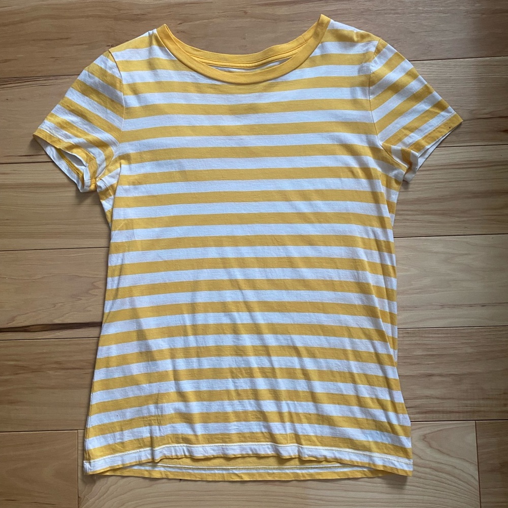 Gap yellow and white stripped tee. Size women’s XS.
